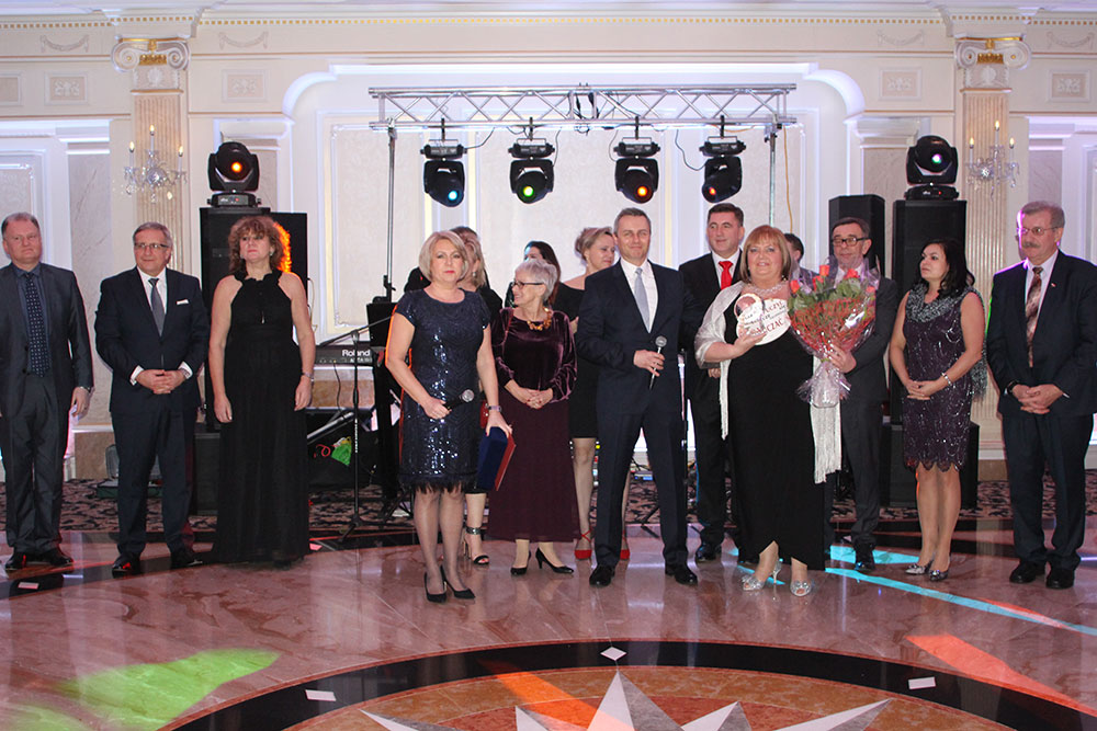 Honorowana-Bozena-Konkiel-z-zarzadem-fundacji.jpg